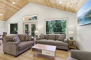 E Henry Creek Rd-S3110-022