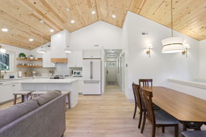 E Henry Creek Rd-S3110-036