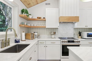 E Henry Creek Rd-S3110-046