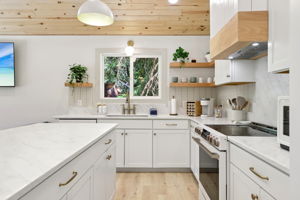 E Henry Creek Rd-S3110-047