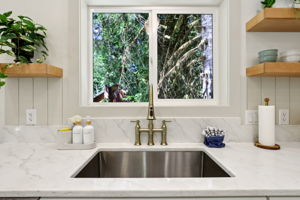 E Henry Creek Rd-S3110-048