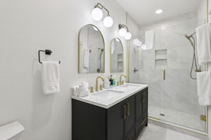 E Henry Creek Rd-S3110-063