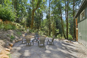 E Henry Creek Rd-S3110-074