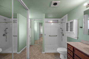  Photo 32