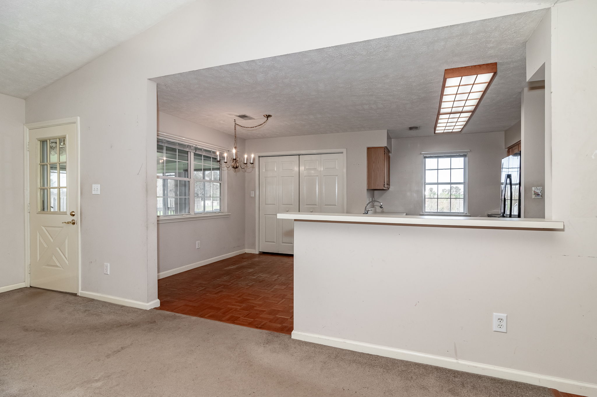 Kitchen/Breakfast Area