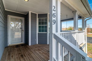 Front Porch/Entrance