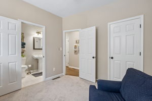 Bedroom/Office/Workout Room on Main Floor with access to Full Bathroom