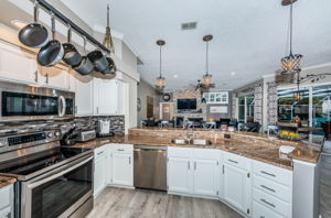 Kitchen 4-2-2