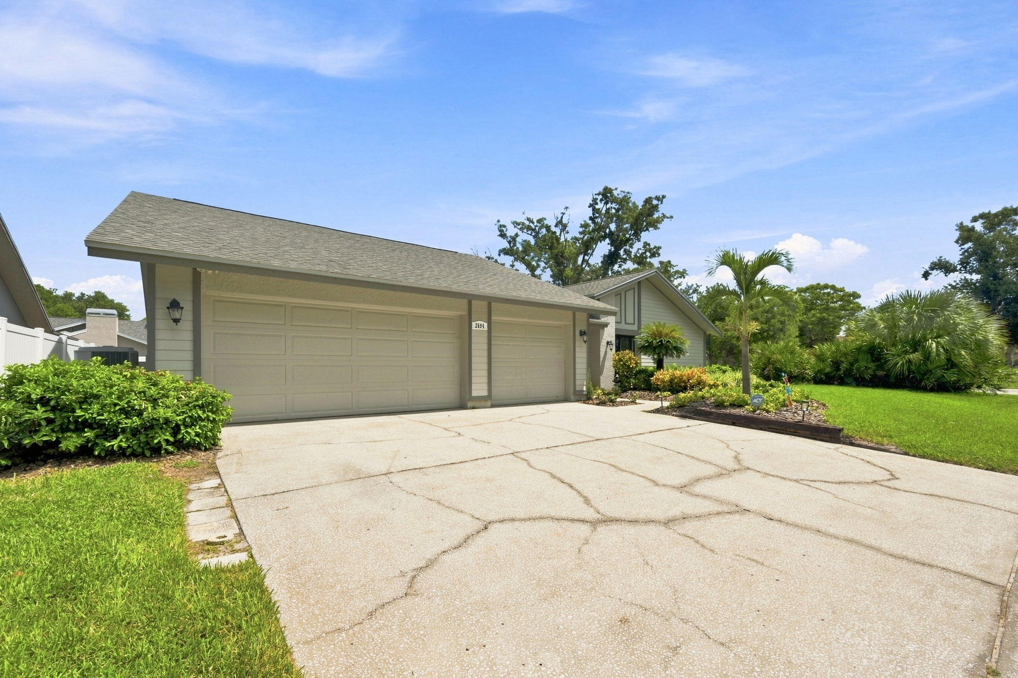 Front Exterior4