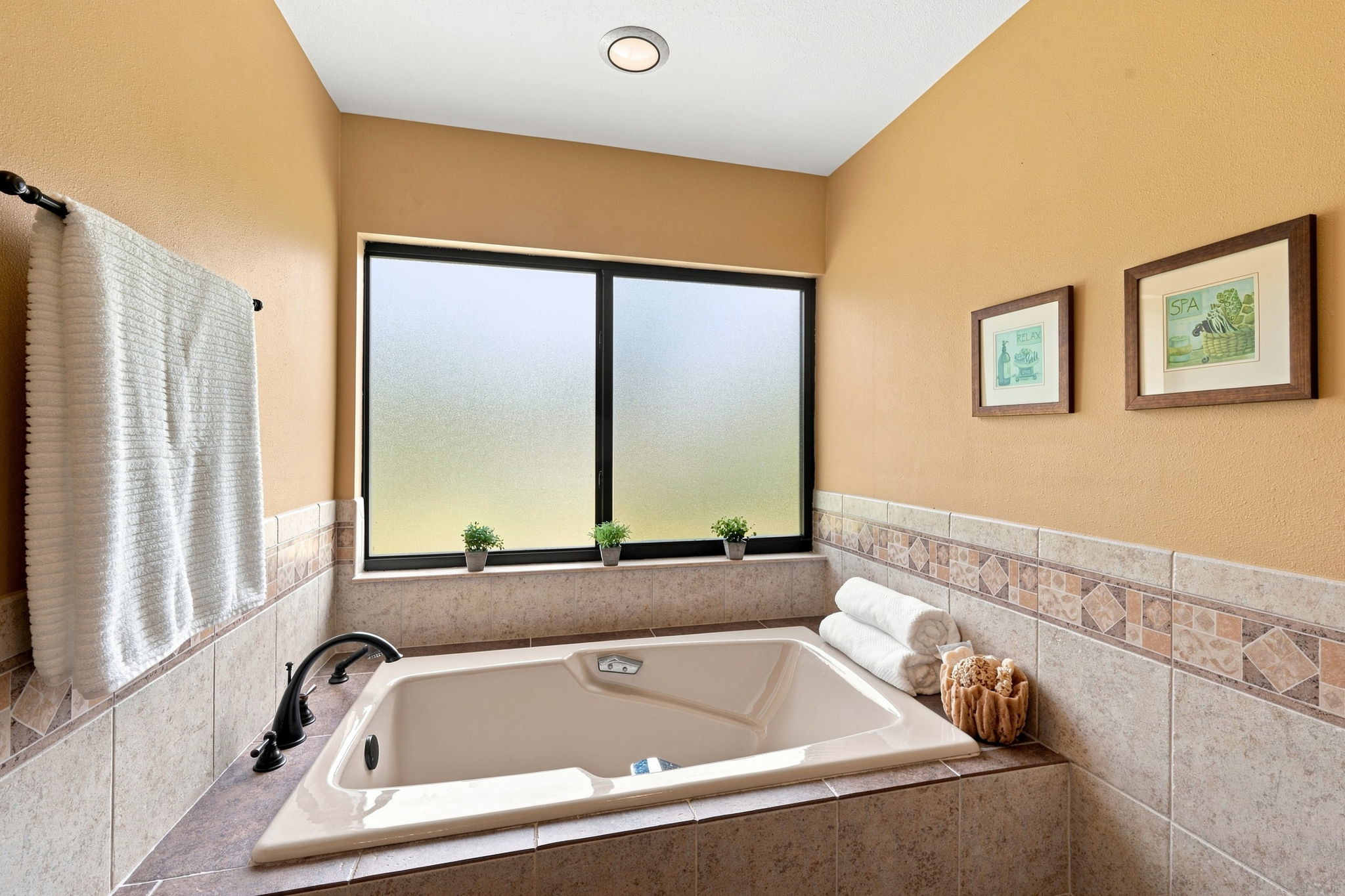 Primary Bathroom1c