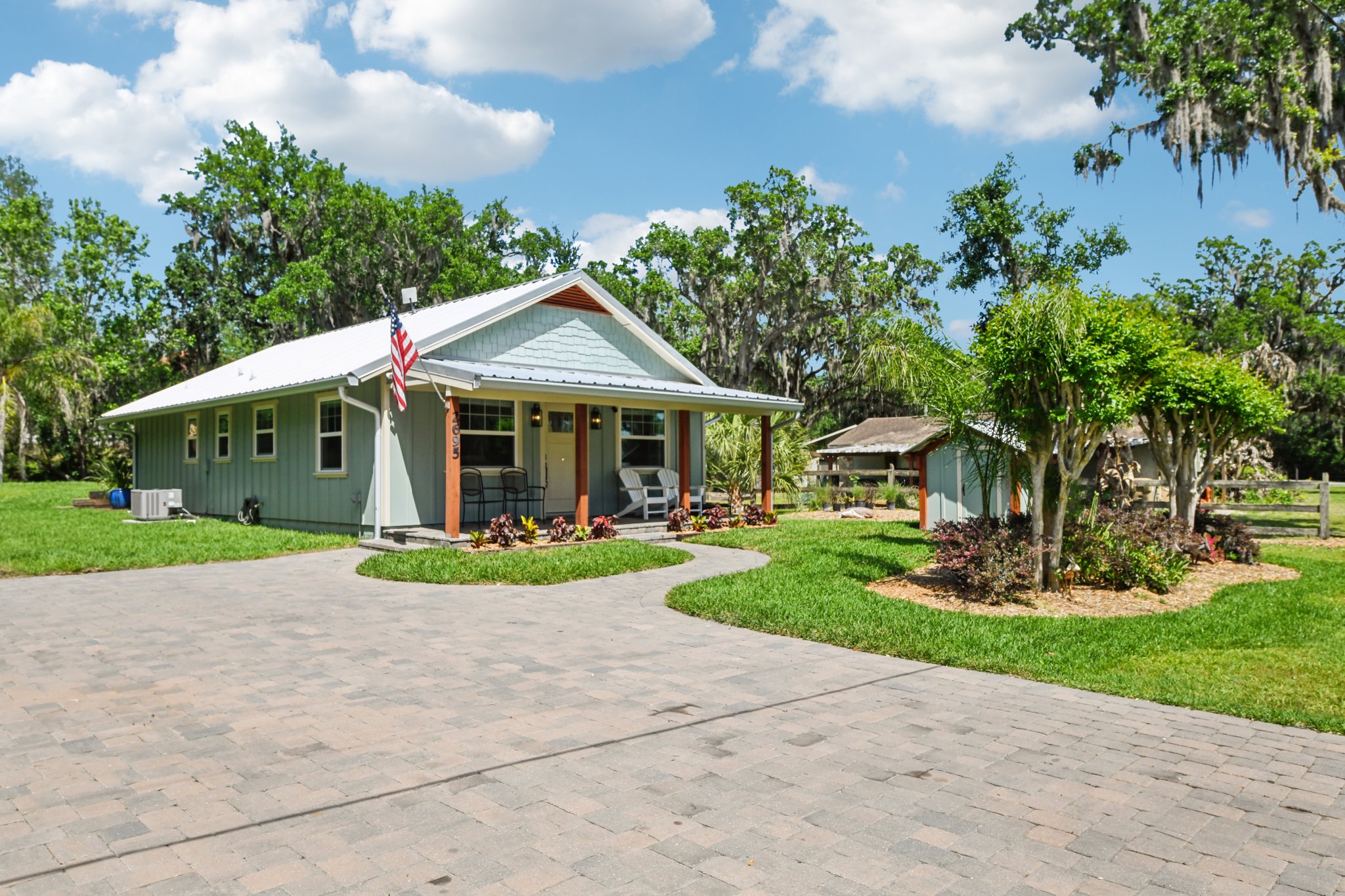 Holiday Woods Dr-S1504-003.jpg