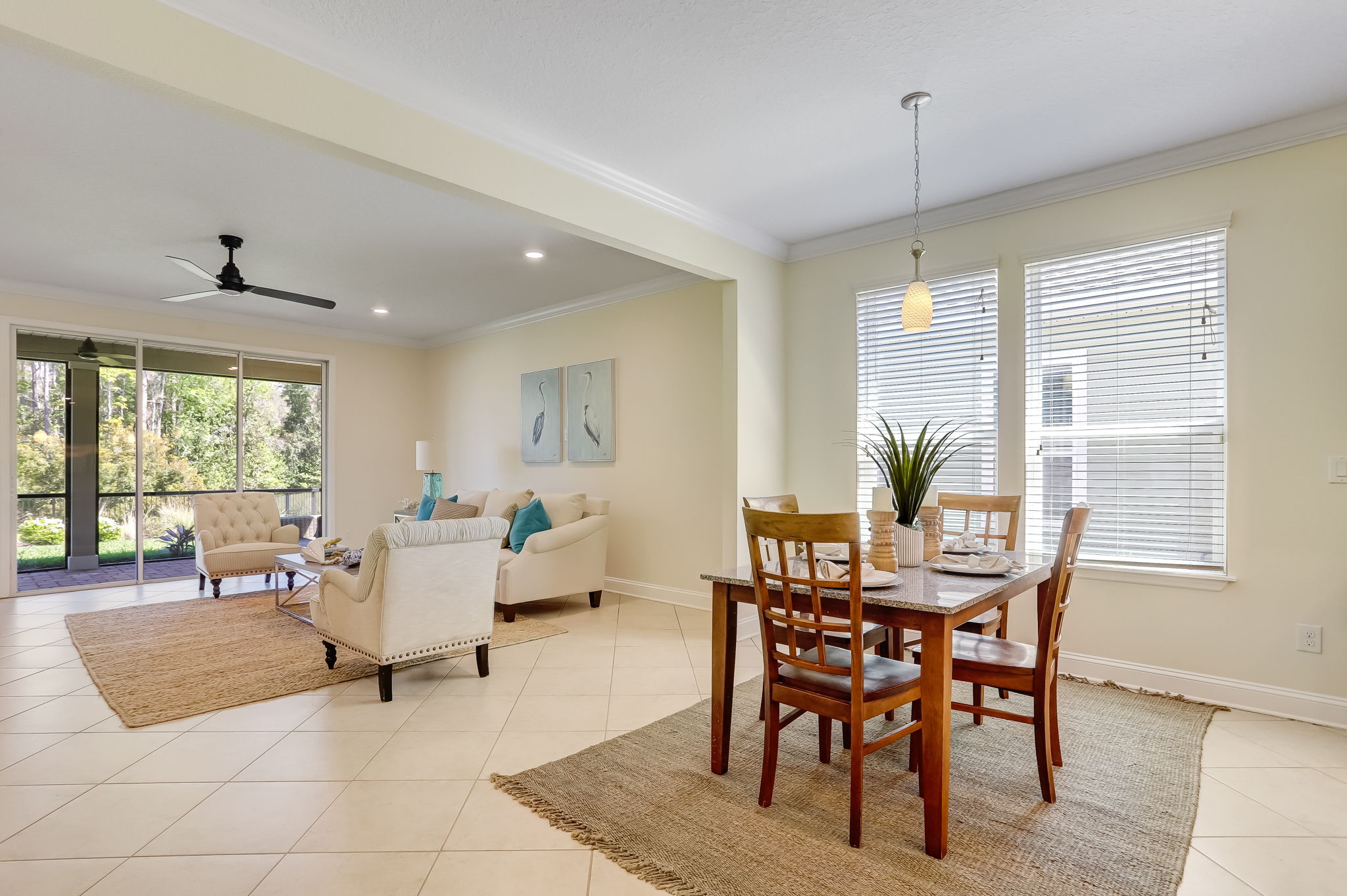 Casual Dining & Family Room