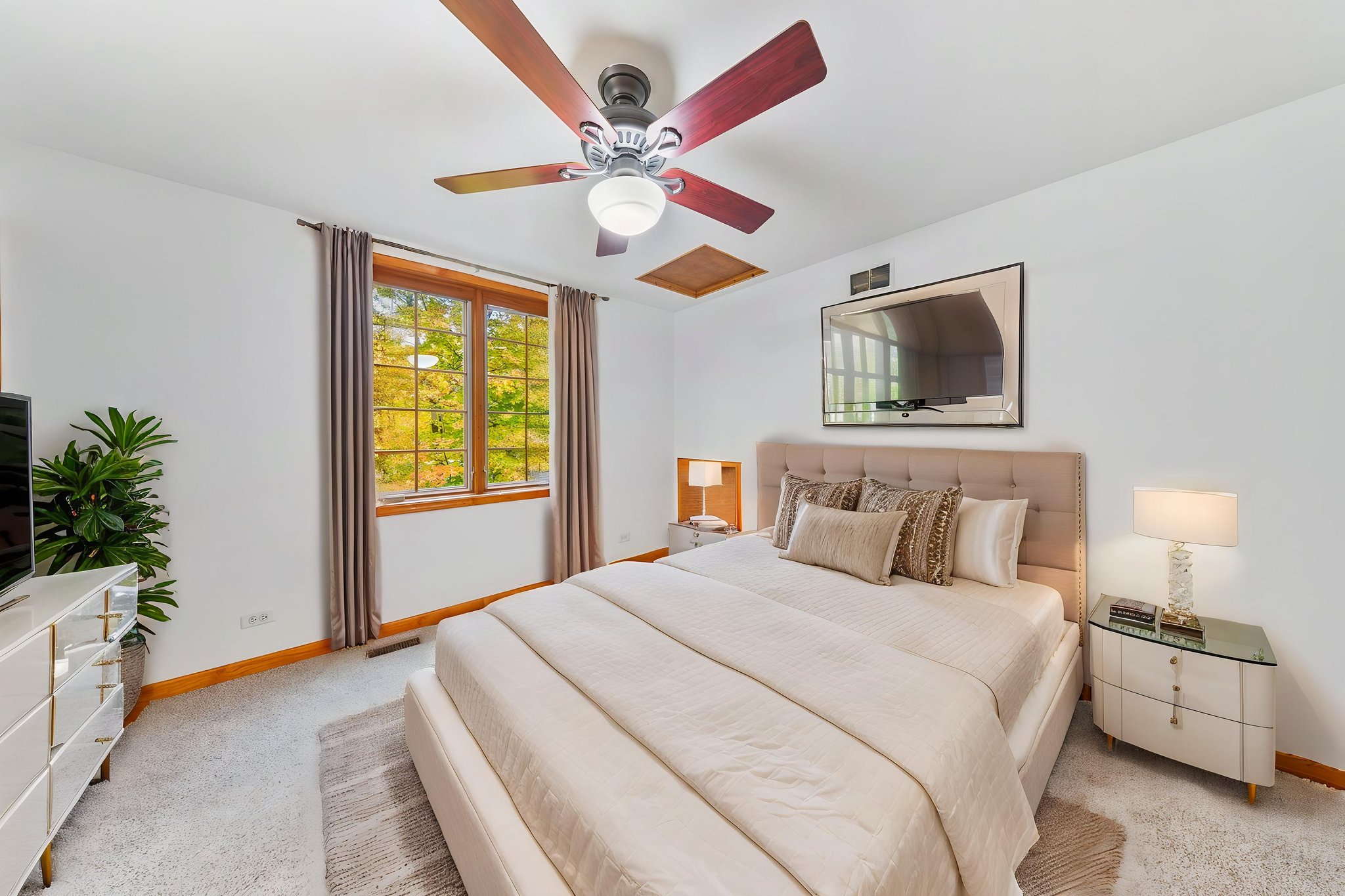 415A6733 virtually staged.jpeg