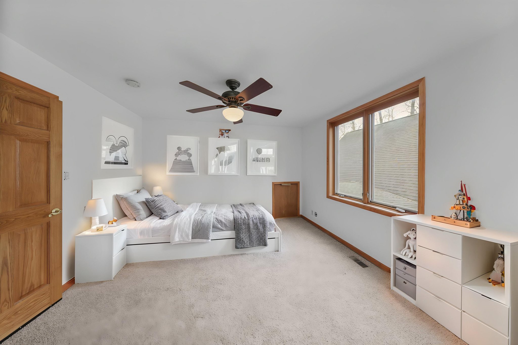 415A9072 virtually staged.jpeg