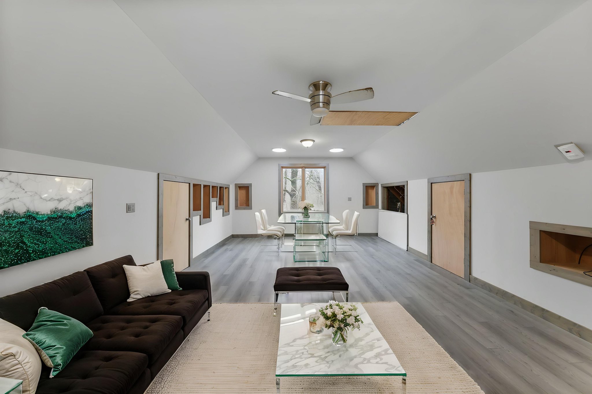 415A9087 virtually staged.jpeg