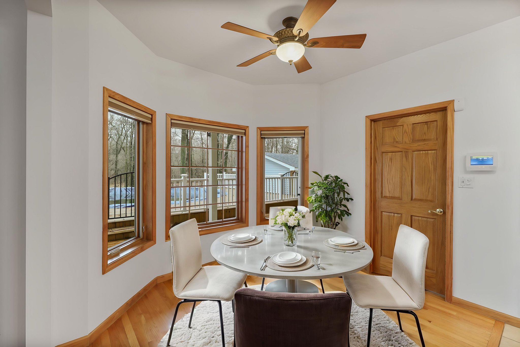 415A9002 virtually staged.jpeg