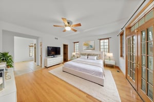 415A9037 virtually staged.jpeg