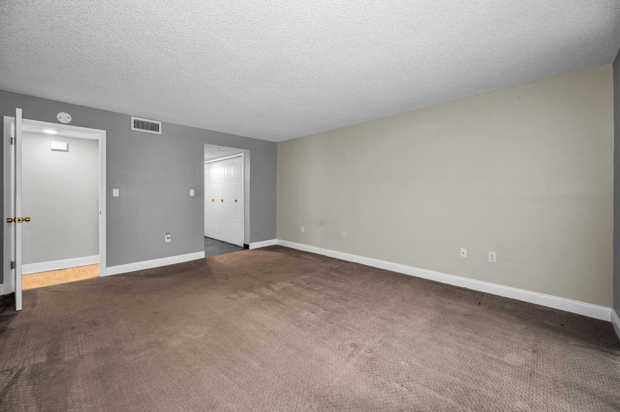 Primary Bedroom1d