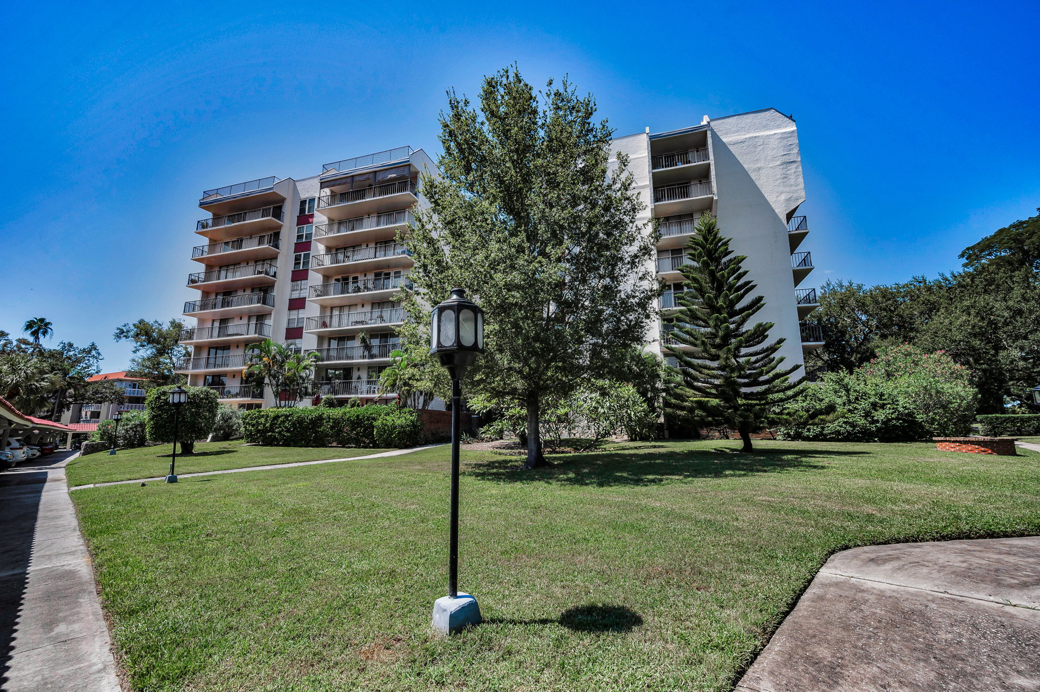 Rear Exterior13