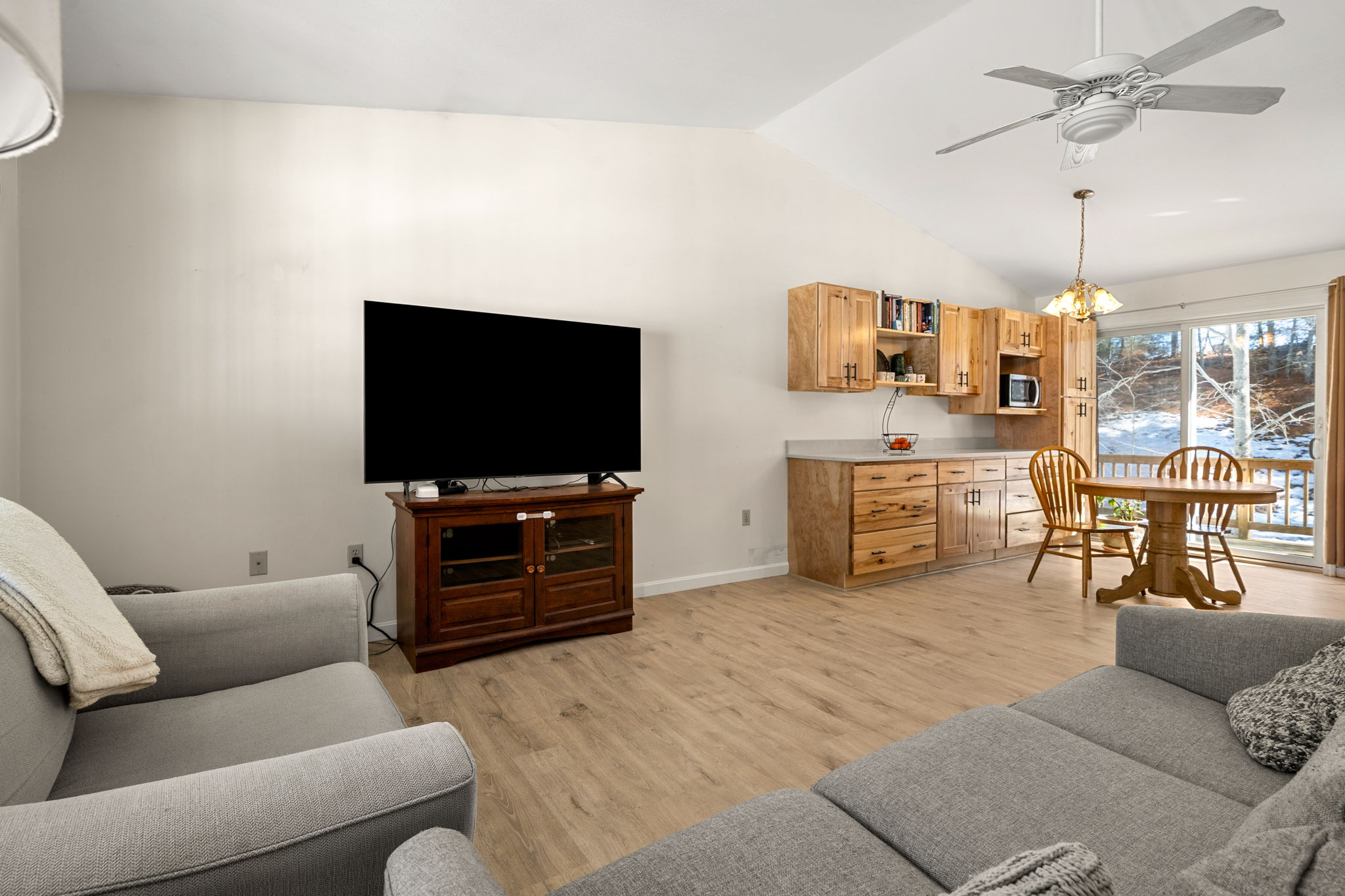 27 Barnes Ave, Alton, NH 03809, USA Photo 32