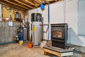 27 Barnes Ave, Alton, NH 03809, USA Photo 38