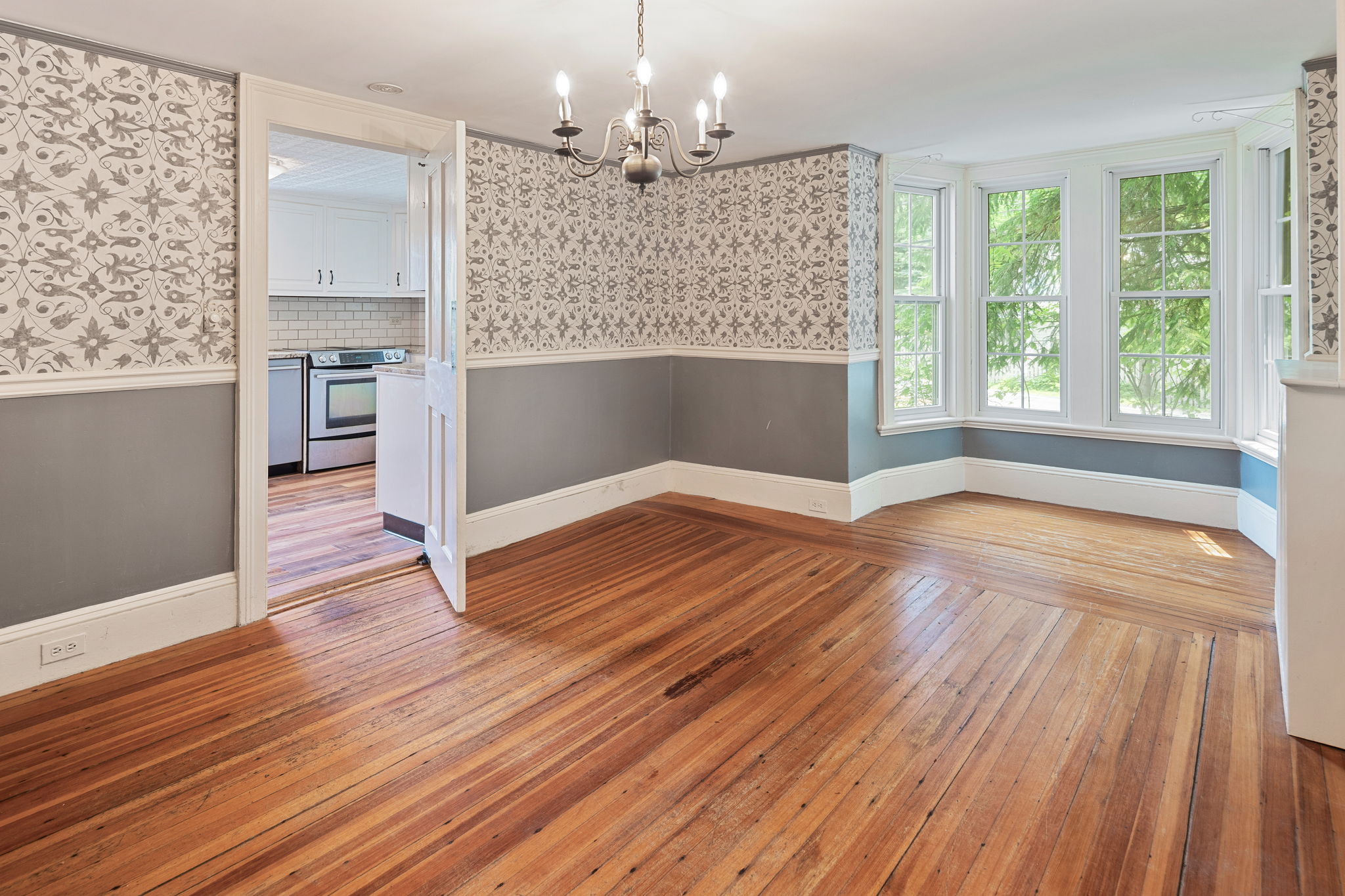 Lovely Bay window and privacy door to kitchen