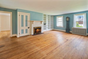 Living room with Fireplace