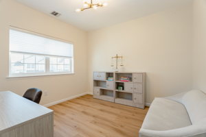 27 Carriage Ln, Oyster Bay, NY 11803, USA Photo 35