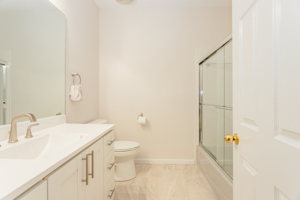 27 Carriage Ln, Oyster Bay, NY 11803, USA Photo 39