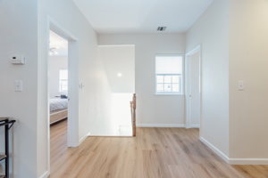 27 Carriage Ln, Oyster Bay, NY 11803, USA Photo 25