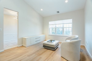 27 Carriage Ln, Oyster Bay, NY 11803, USA Photo 5