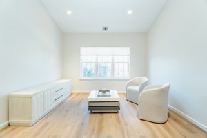 27 Carriage Ln, Oyster Bay, NY 11803, USA Photo 4