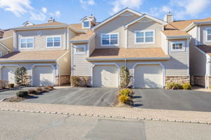 27 Carriage Ln, Oyster Bay, NY 11803, USA Photo 1