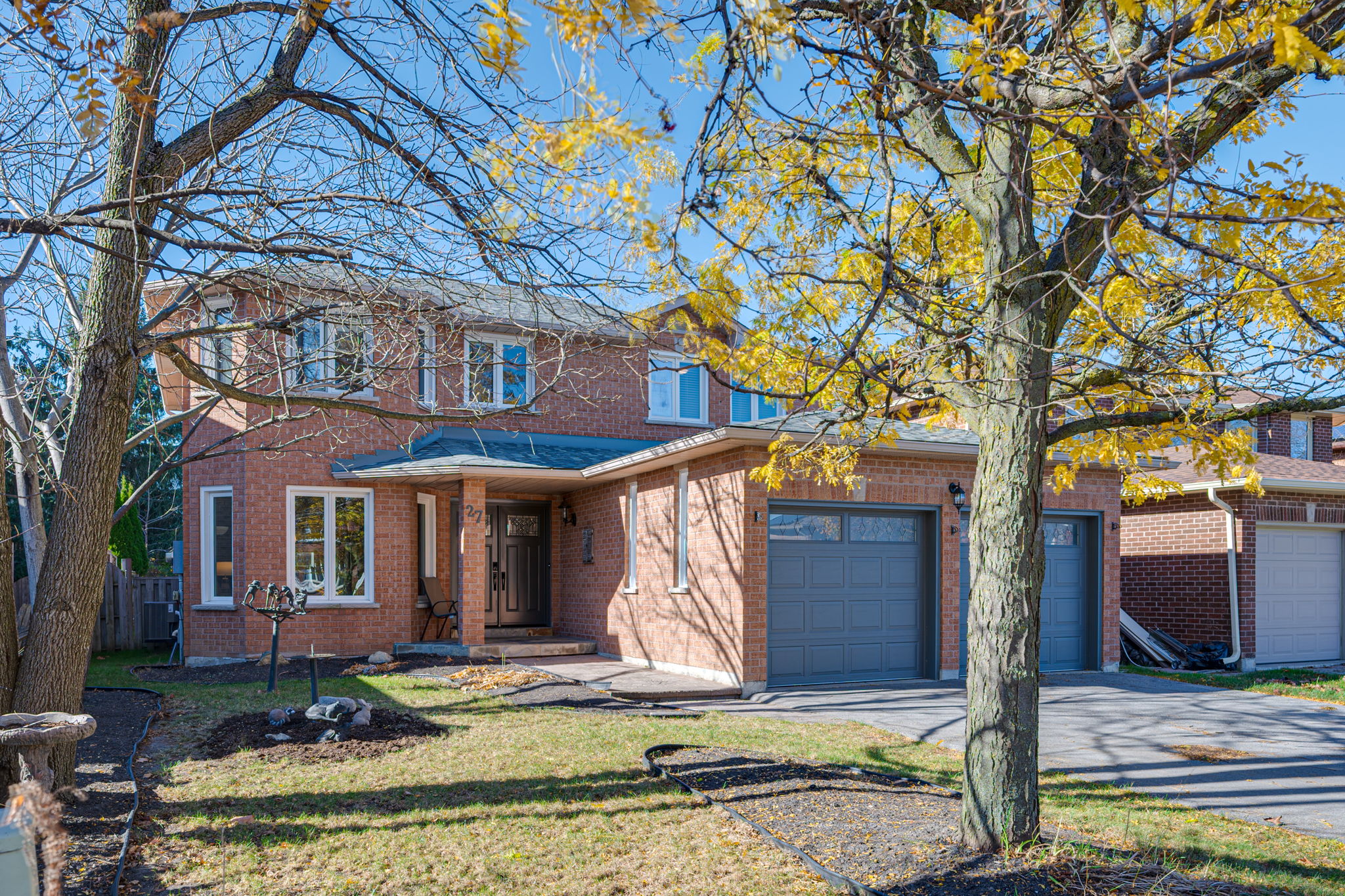 27 Doris Crescent Newmarket, ON L3Y