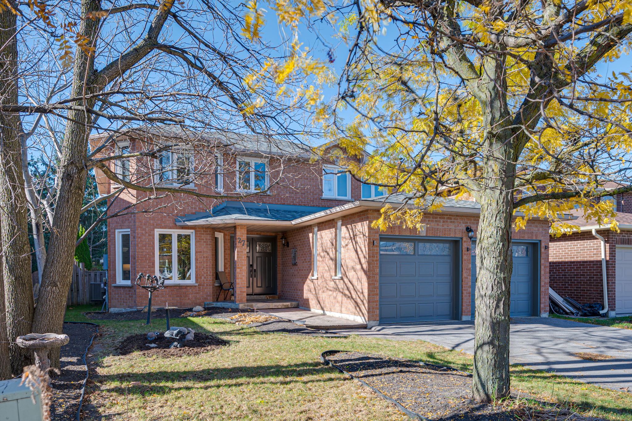 27 Doris Crescent Newmarket, ON L3Y