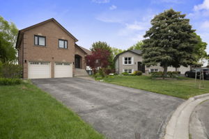 27 Evaleigh Ct, Whitby ON
