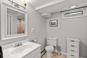 27 Fifield St, Nashua, NH 03060, USA Photo 48