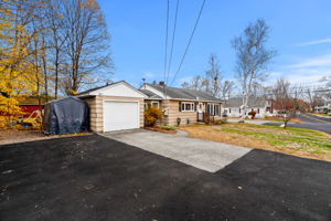 27 Fifield St, Nashua, NH 03060, USA Photo 3