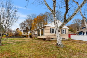 27 Fifield St, Nashua, NH 03060, USA Photo 5