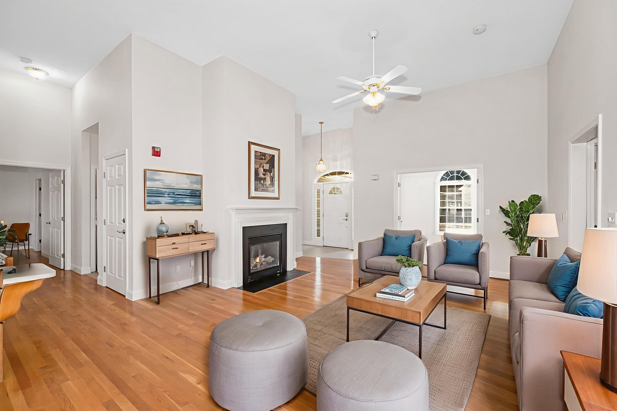 DSC_1294 virtually staged.jpeg