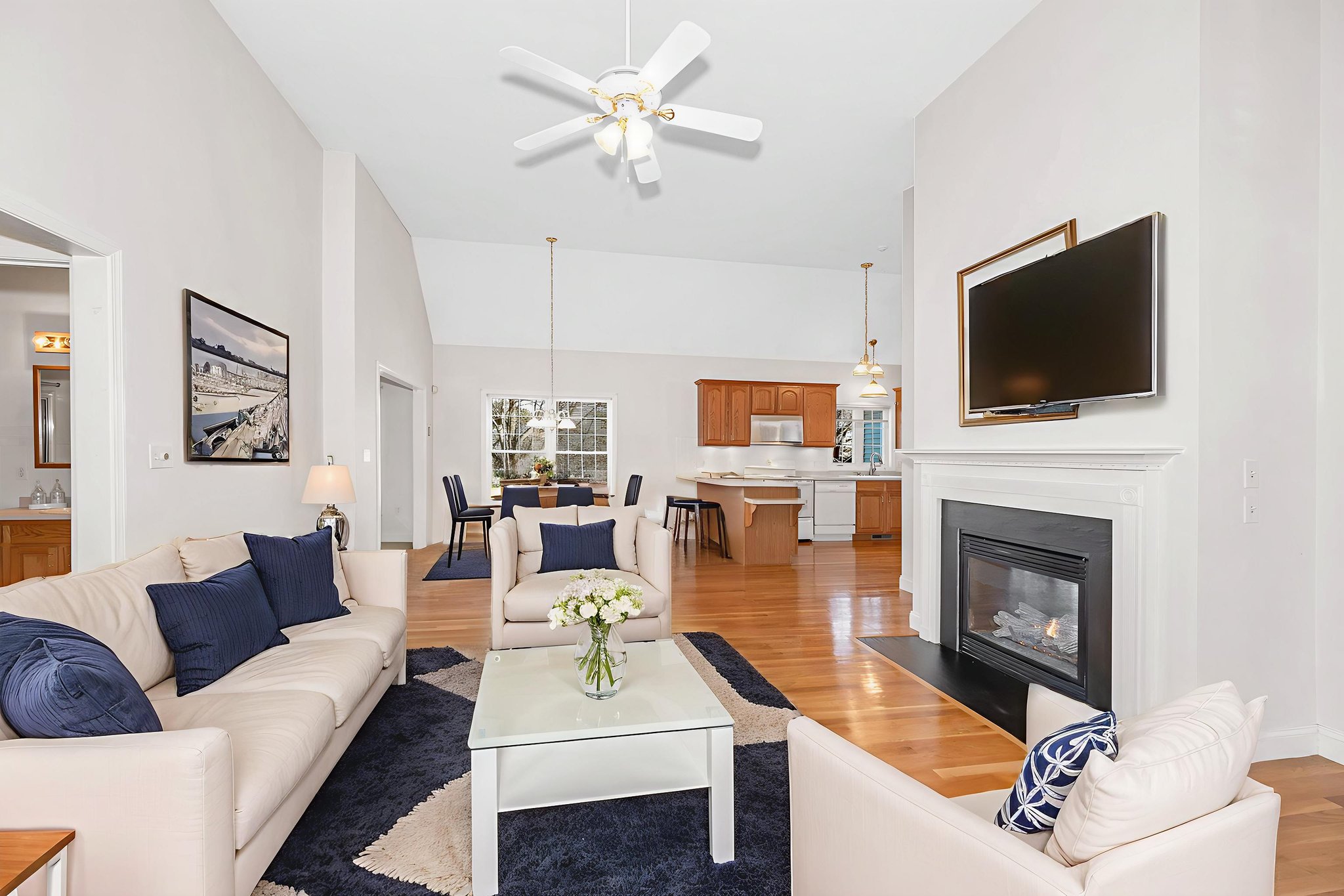 DSC_1292 virtually staged.jpeg