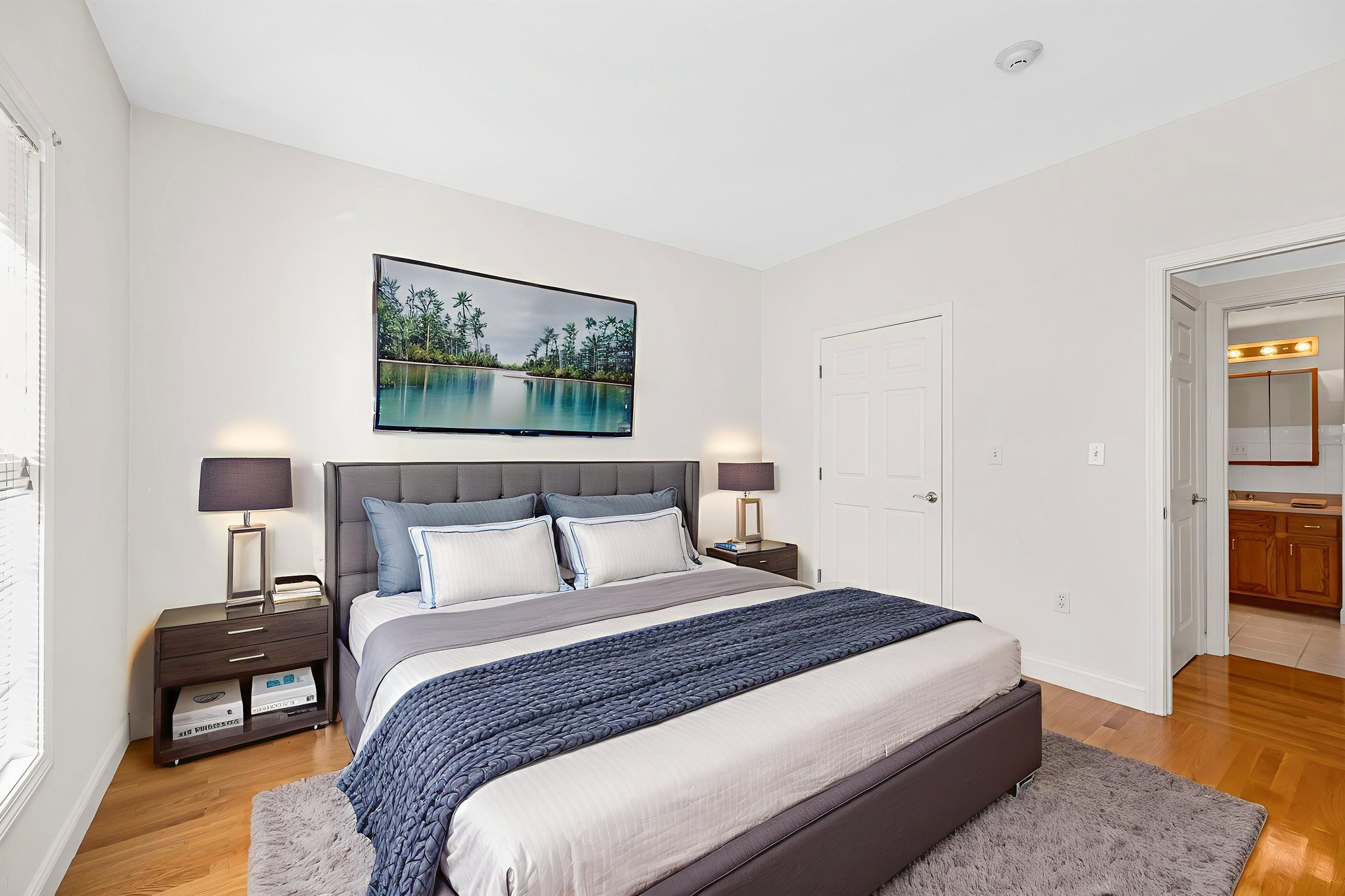 DSC_1330 virtually staged.jpeg