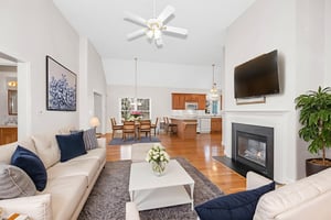 DSC_1292 virtually staged.jpeg