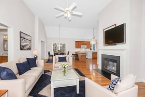 DSC_1292 virtually staged.jpeg