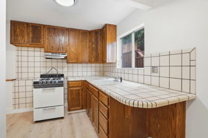 014_F8_27 Midway Ave