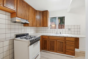 015_F8_27 Midway Ave