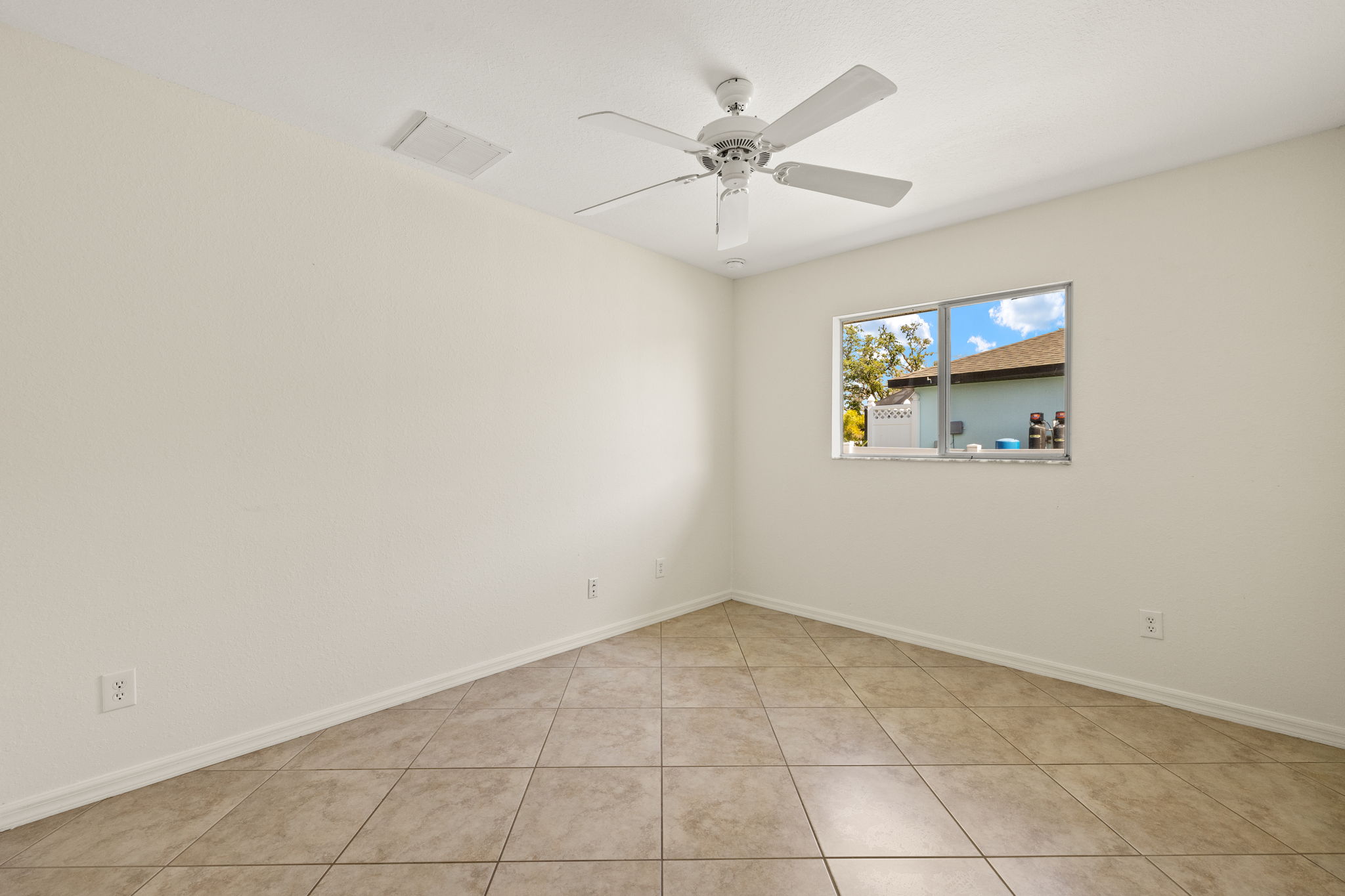 Guest Bedroom 1 - 2