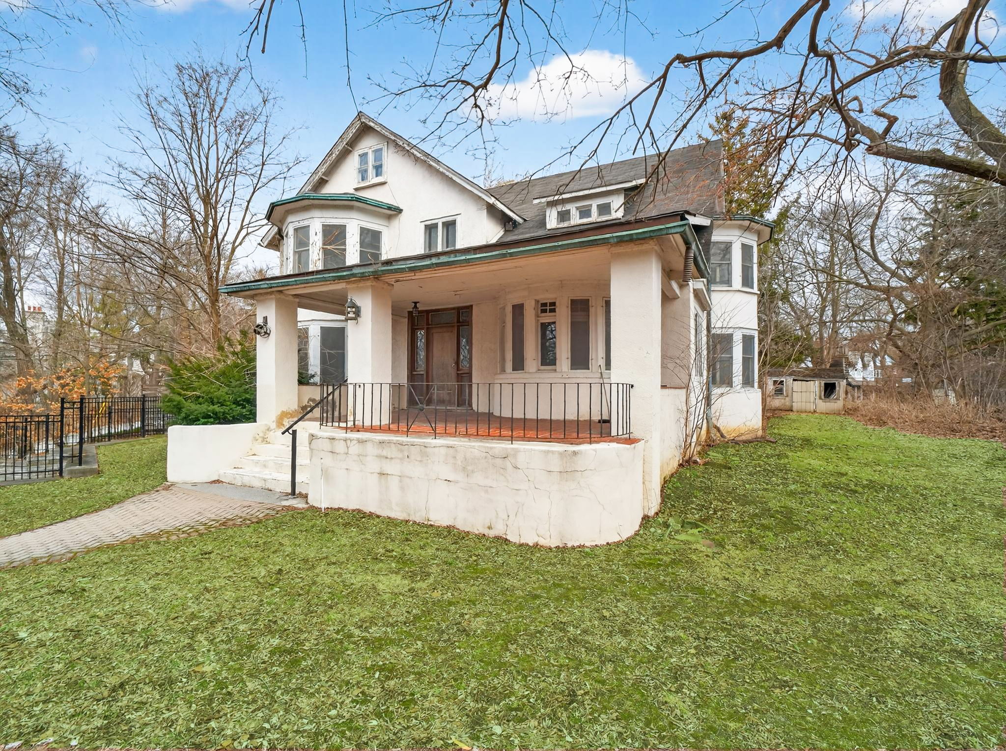 27 Old Yonge St Toronto, ON M2P 1P6