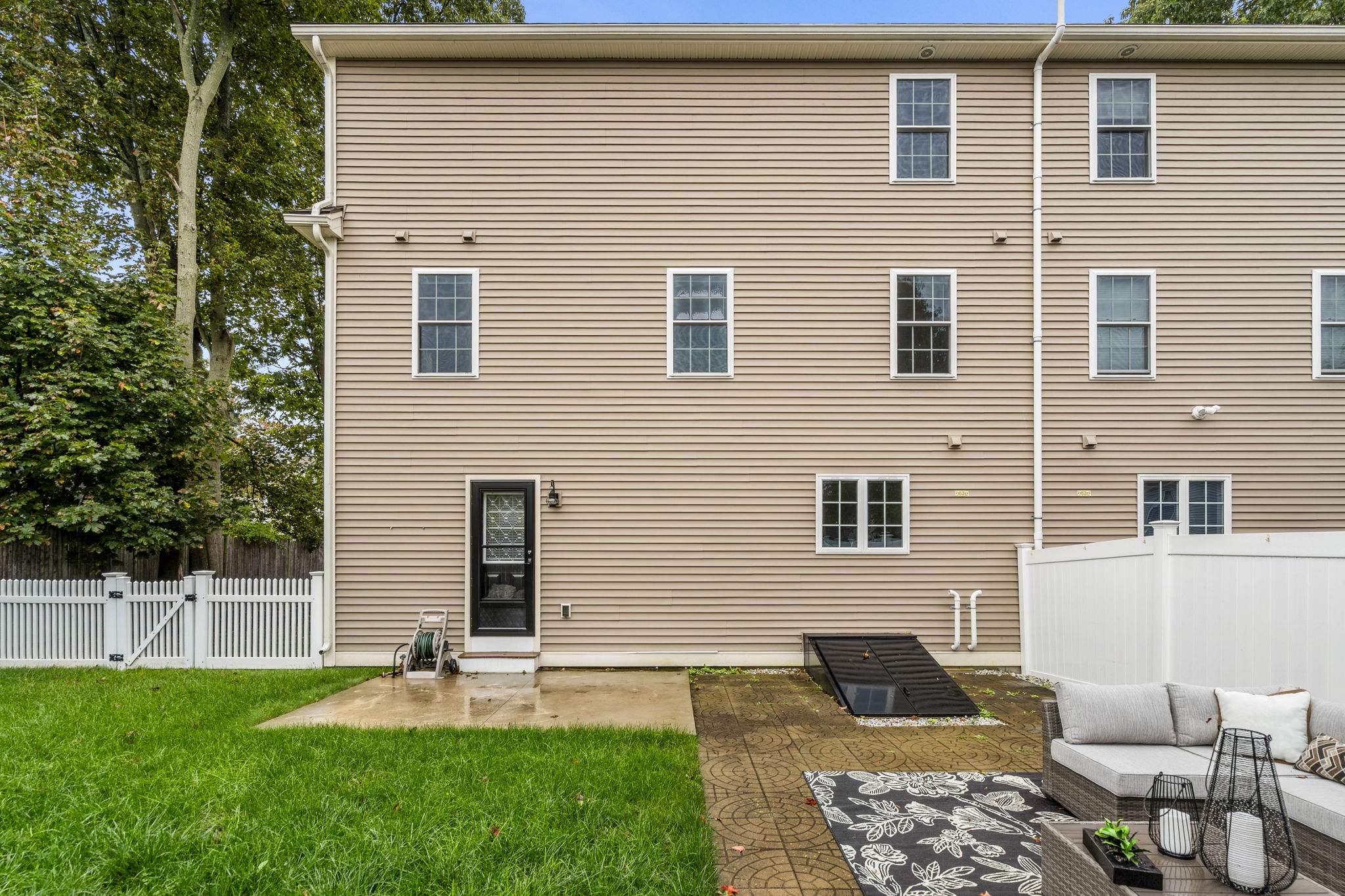 27 Pearl St, Wakefield, MA 01880, USA Photo 7