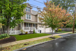 27 Pearl St, Wakefield, MA 01880, USA Photo 2